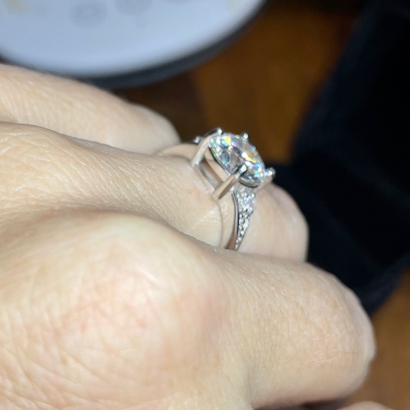 Vintage style 3ct (D, VVS1) Moissanite Ring - Picture 4 of 7